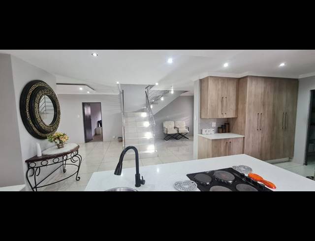 5 BEDROOM HOUSE FOR SALE IN THE ORCHARDS